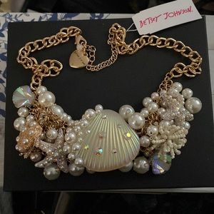 Betsy Johnson Pearl Shell Statement Necklace NWT